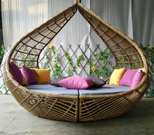 Load image into Gallery viewer, Trade Assurance rattan beach sun bed peach daybed outdoor garden furniture
